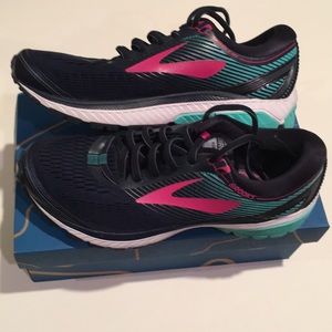 Brooks Ghost 10 in size 9m